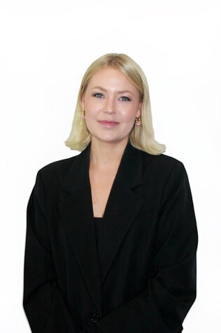 Riina Arvola (Esteettinen sairaanhoitaja) Riina Arvola (Esteettinen sairaanhoitaja)